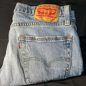 Levi’s Men 502 Tapered Fit Denim Jean. EUC